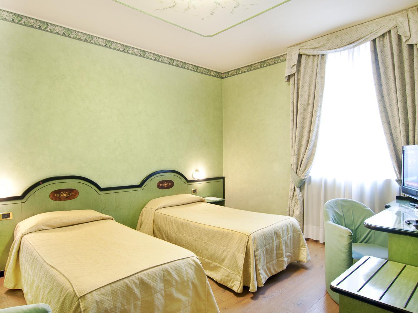 Ih Hotels Milano Puccini Exterior foto